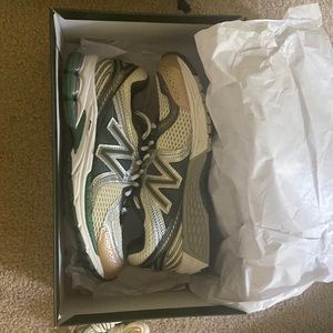 NEW BALANCE AIME LEON DORE 860v2 Womens 8.5/Mens 7